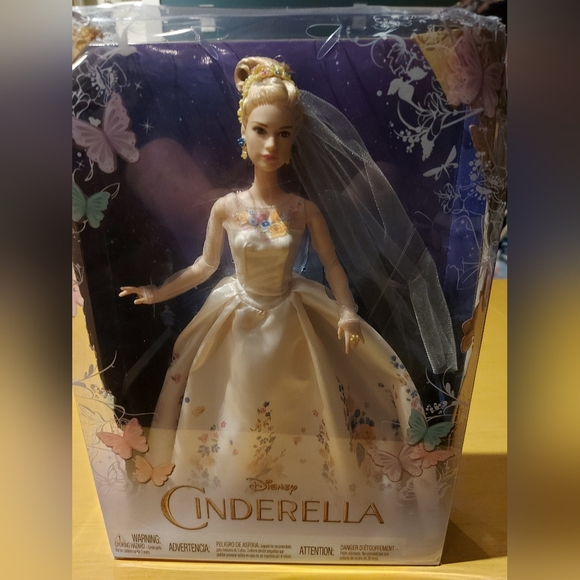 Disney Cinderella wedding day doll - Picture 1 of 1
